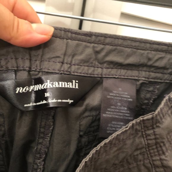 Norma Kamali women cargo dark grey capri/cropped - Picture 6 of 10